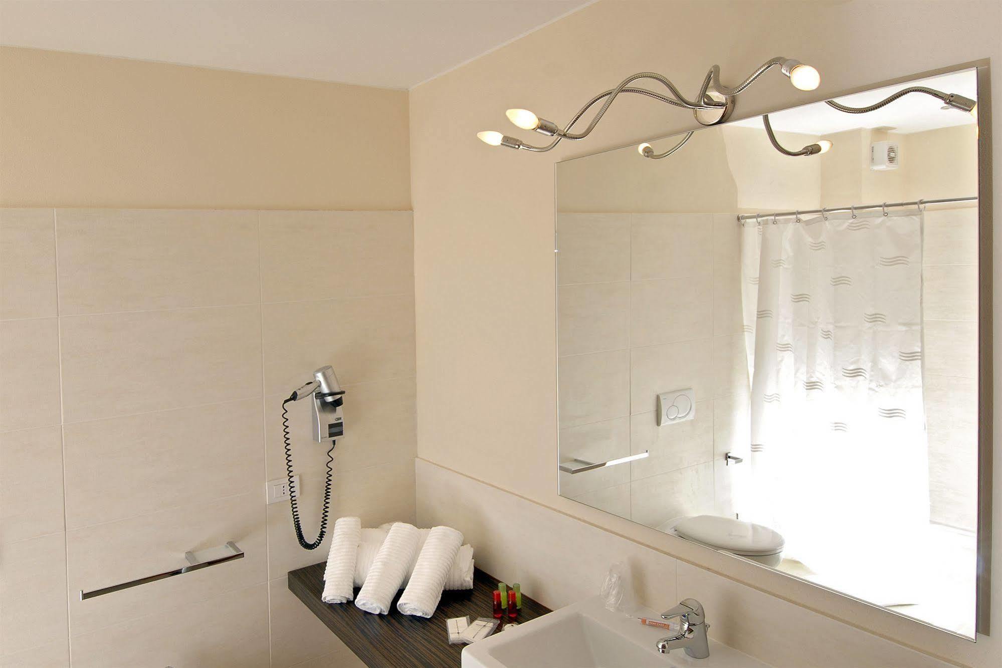 Hotel Rosso Frizzante Sorbara Esterno foto