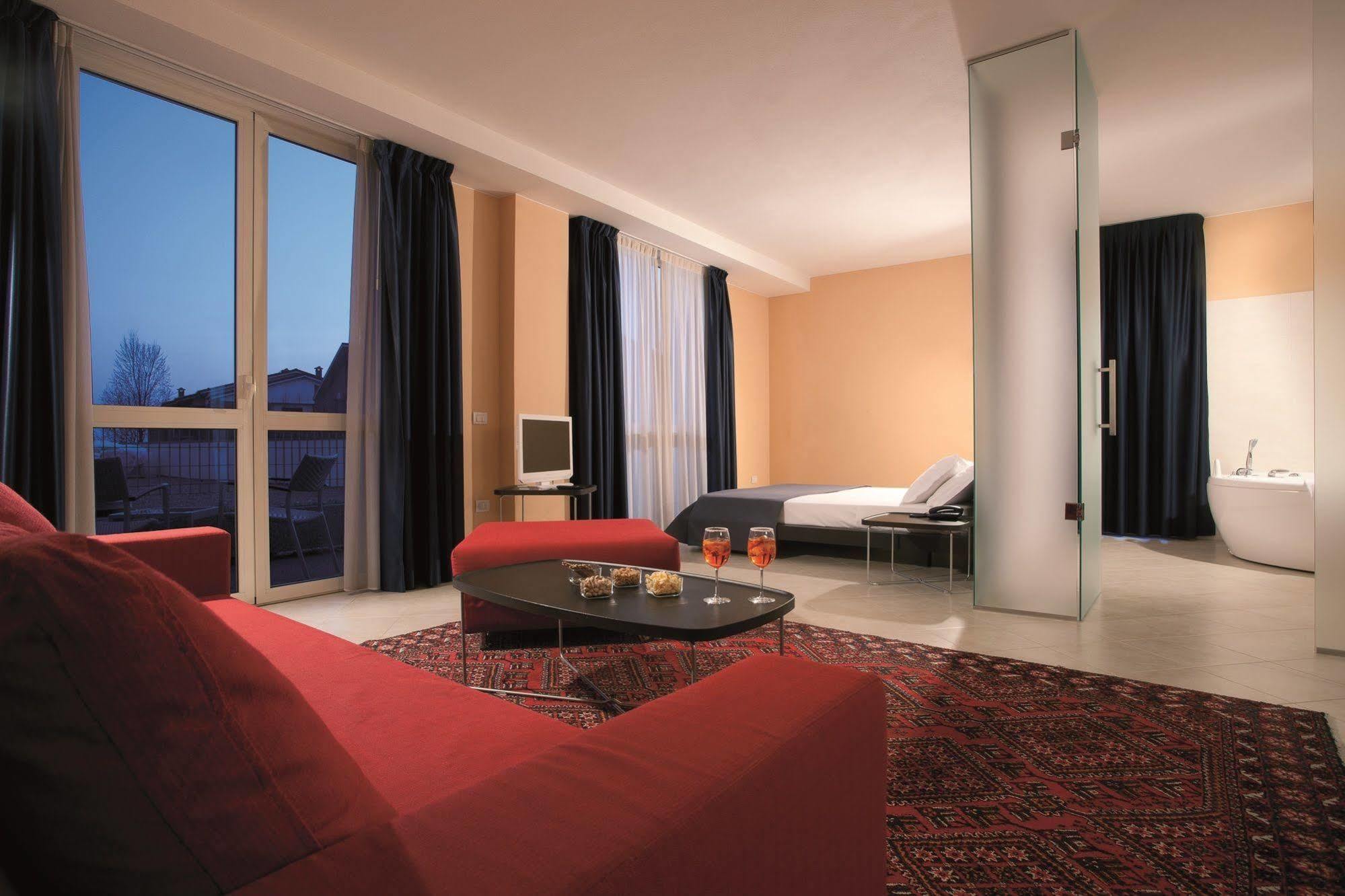 Hotel Rosso Frizzante Sorbara Esterno foto